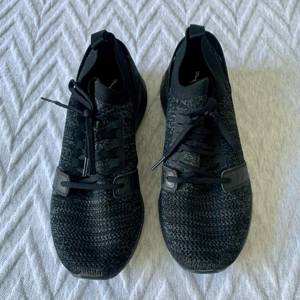 FLASH SALE $6 Puma Knot Running Shoes - 9